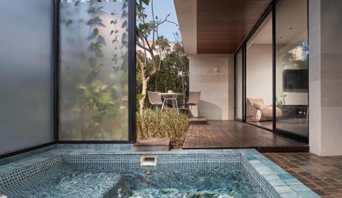 Family Jacuzzi Loft Suite, 1 Bedroom Suite, In Loft: 1 King with Free Scheduled Shuttle to Hotel’s Beach Facility 