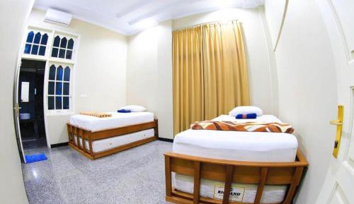 Twin Room with Private Bathroom