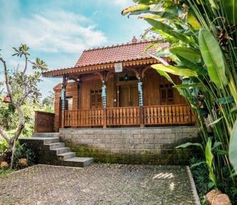 Wooden One Bedroom Private Pool