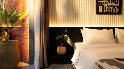 Titik Dua Room