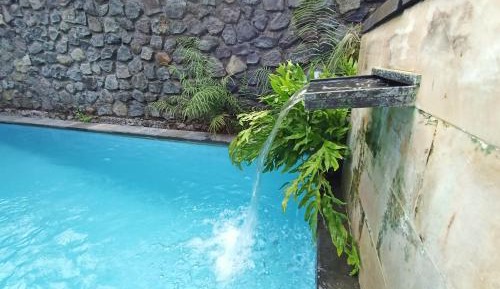 Queen Room with Pool View