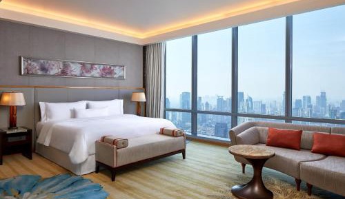 Deluxe King Room with Skyline View