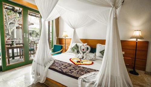 Sabana Deluxe with Pool View
