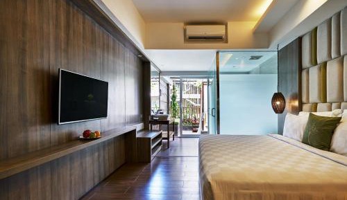 Jacuzzi Suite Pool View