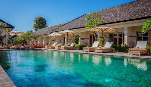 Suite with Pool View