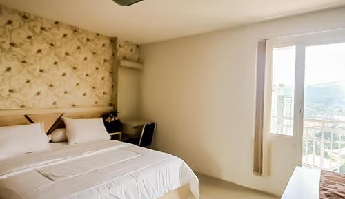 Two-Bedroom Apartment with Kitchenette and Washing Machine