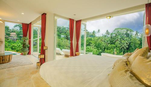 King Suite with Pool View