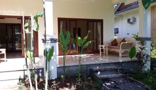 Villa with Garden View