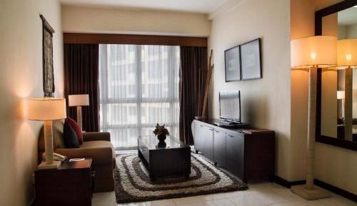Deluxe One-Bedroom Apartment