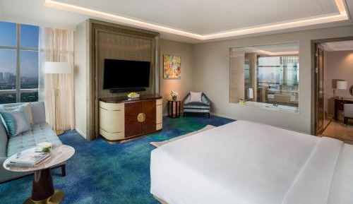 One-Bedroom King Suite