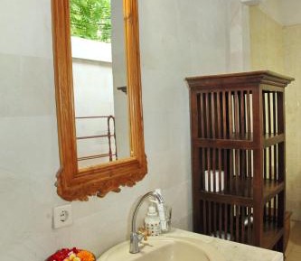 Standard Twin Room with Garden View