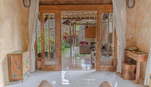 One Bedroom Bungalow with Garden View
