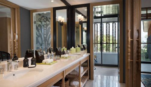King Suite with Garden View