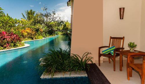 Junior Suite with Pool View