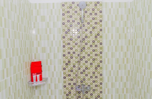 West Cirebon Hotel | RedDoorz Plus @ Tuparev Cirebon 2