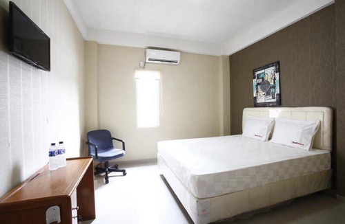 Cilandak Hotel | RedDoorz Near Cilandak Town Square