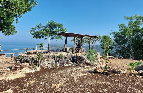 Gunung Kidul Bed & Breakfast | Bukit Shoka Top View Camp