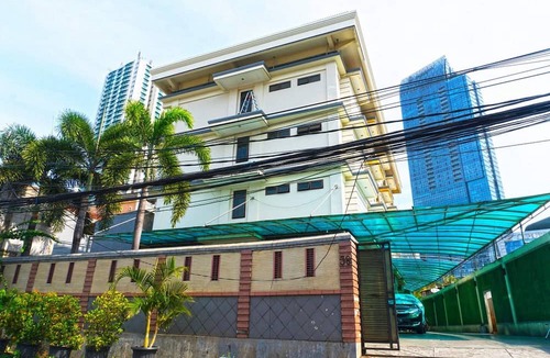 Kuningan Hotel | OYO 91327 Residence 38