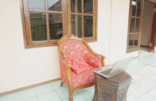 Bawean Island Hotel | OYO Life 93055 Fathin Hotel
