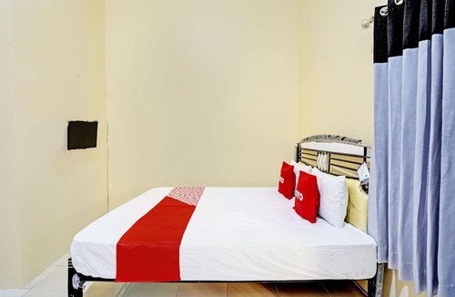 Lamongan Hotel | OYO Life 93032 Maju Mapan Homestay Syariah