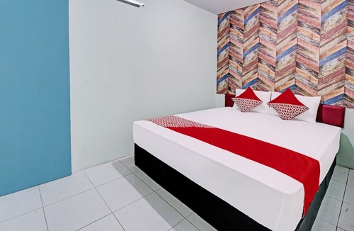 Trenggalek Hotel | OYO Life 92032 Utama Hotel & Karaoke