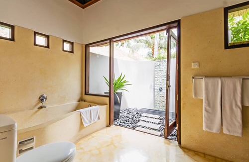 Sengkidu Villa | 4BR Villa Sasoon 100 mt to Beach