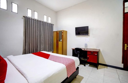 Wonokromo Hotel | OYO Flagship 90890 Bratang Gede Residence