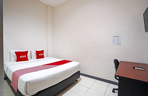 Wonokromo Hotel | OYO Flagship 90890 Bratang Gede Residence