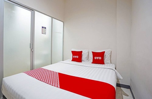 Wonokromo Hotel | OYO Flagship 90890 Bratang Gede Residence