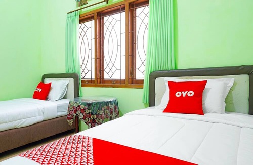 Kalangbret Hotel | Super OYO 91568 Trisna Srabah Resort Homestay & Resto