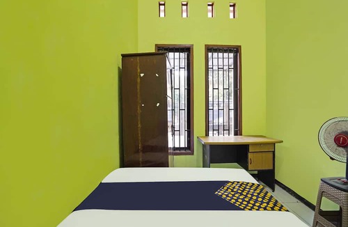 Mojokerto Hotel | OYO Life 91869 Insan Mulia Kost Syariah