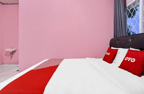 Cirebon Hotel | OYO 90289 Lestari Syariah Homestay