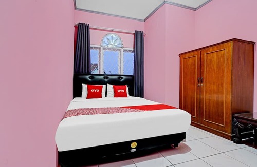Cirebon Hotel | OYO 90289 Lestari Syariah Homestay