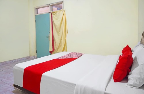 Paiton Hotel | OYO 91766 Fortuna Hotel Syariah
