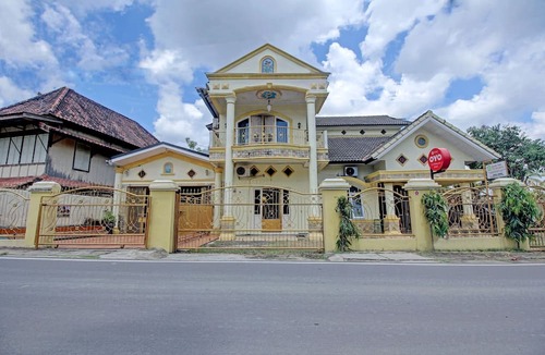 Prabumulih Hotel | OYO 90307 Fj Alfaeyza Kost