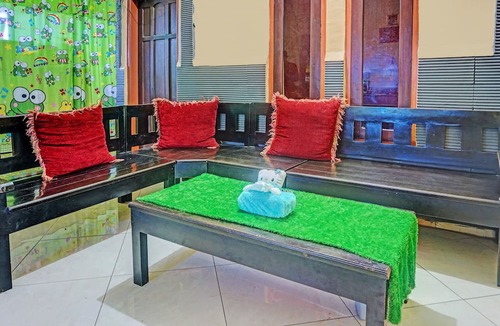 Ngaglik Hotel | OYO 91588 Ananda Guest House Batu