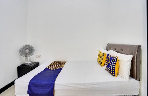 Gresik Hotel | SPOT ON 91745 Rumah Kost Gresik Syariah