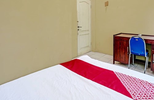 Prigen Hotel | OYO 91572 Kost Esklusif Barokah