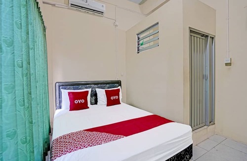 Prigen Hotel | OYO 91572 Kost Esklusif Barokah
