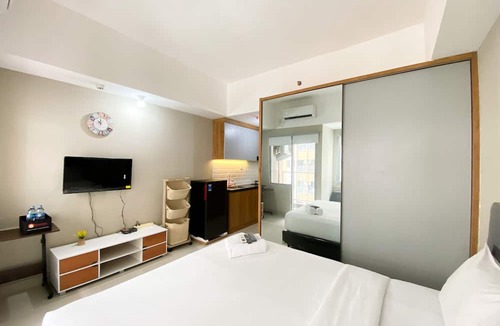 Duren Sawit Apartment | Homey and Cozy Stay Studio LRT City Jatibening Apartment