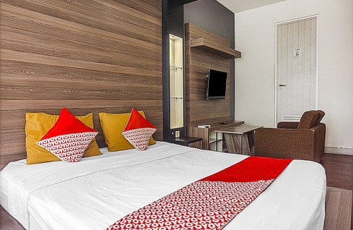 Pekayon Jaya Hotel | OYO 90776 Fortune 88 Grand Kamala Lagoon