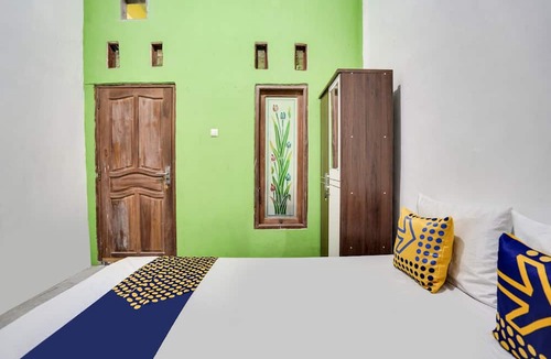 Gresik Hotel | OYO 91747 Gamping Homestay Syariah