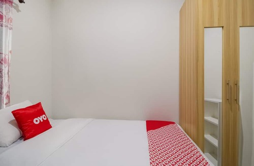 Karawang Hotel | OYO 3256 Rukost I8
