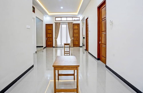 Kalipuro Hotel | OYO Ipeda Family Residence 2