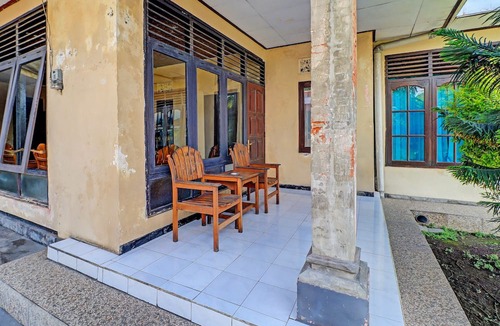 Melaya Hotel | SPOT ON 92028 Hotel Surya Near Pelabuhan Gilimanuk