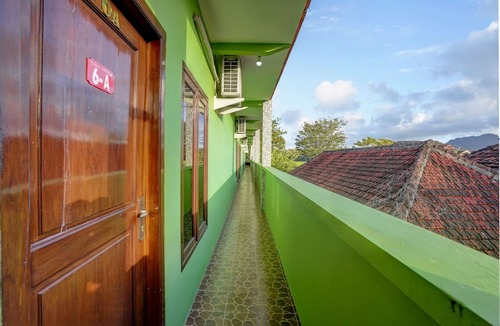 Gresik Hotel | Hotel O Sahabat Syariah Near Plasa Telkom Bawean