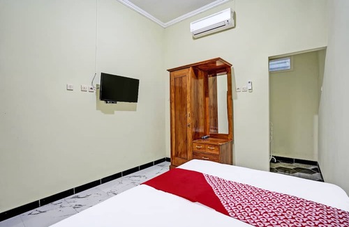 Madiun Hotel | OYO Life 92043 Kost Barokah Syariah Madiun