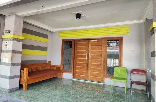 Colomadu Hotel | Griya Sakura Syariah near UMS