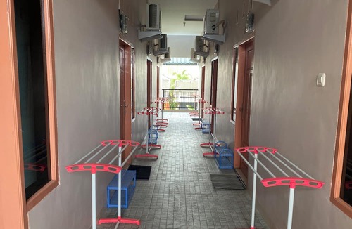 Makassar Hotel | OYO 90111 Almeerah Homestay Syariah