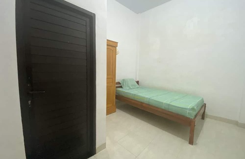 Makassar Hotel | OYO 90111 Almeerah Homestay Syariah